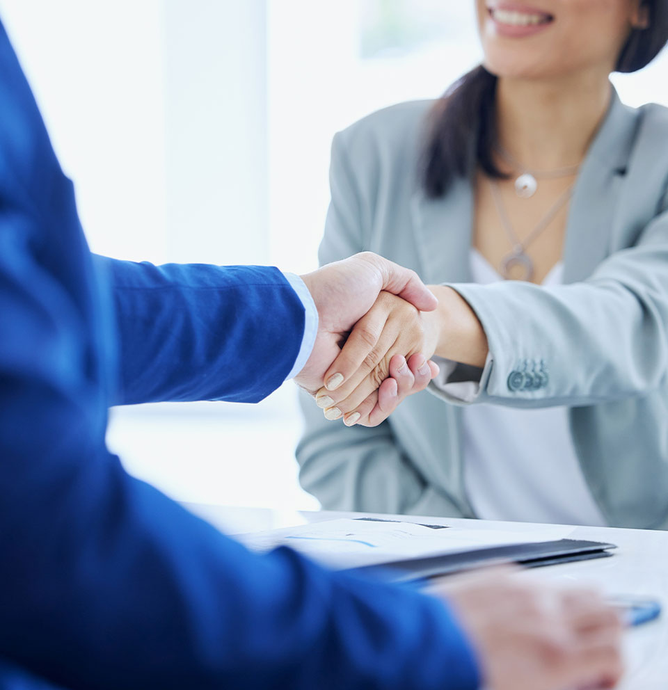 Schonende Entlackung von Metalloberflächen, umweltfreundliche Lackentfernung für Autozulieferer, präzise Lackentfernung ohne Beschädigung der Oberfläche, CO₂-sparende Entlackungstechnologien, effiziente Entlackung für die Automobilindustrie, nachhaltige Lackentfernung bei industriellen Anwendungen, wiederverwendbare Bauteile durch Lackentfernung, fehlerhafte Lackierung entfernen und neu beschichten